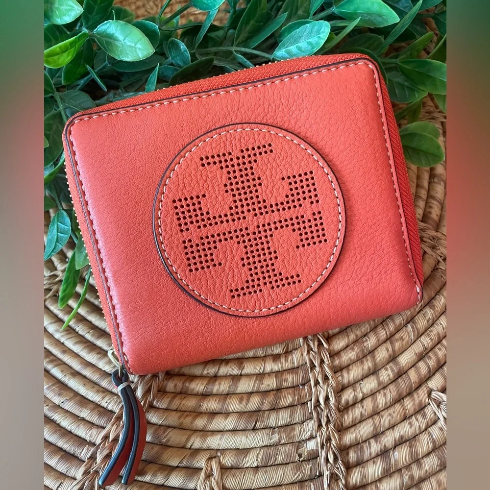 Like New Tory Burch Leather Small Zip Wallet in Orange & Tan